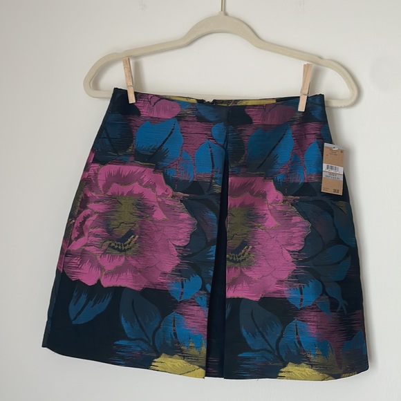 Rachel Roy: Pleated Floral Mini Skirt Size 0. - Picture 2 of 8